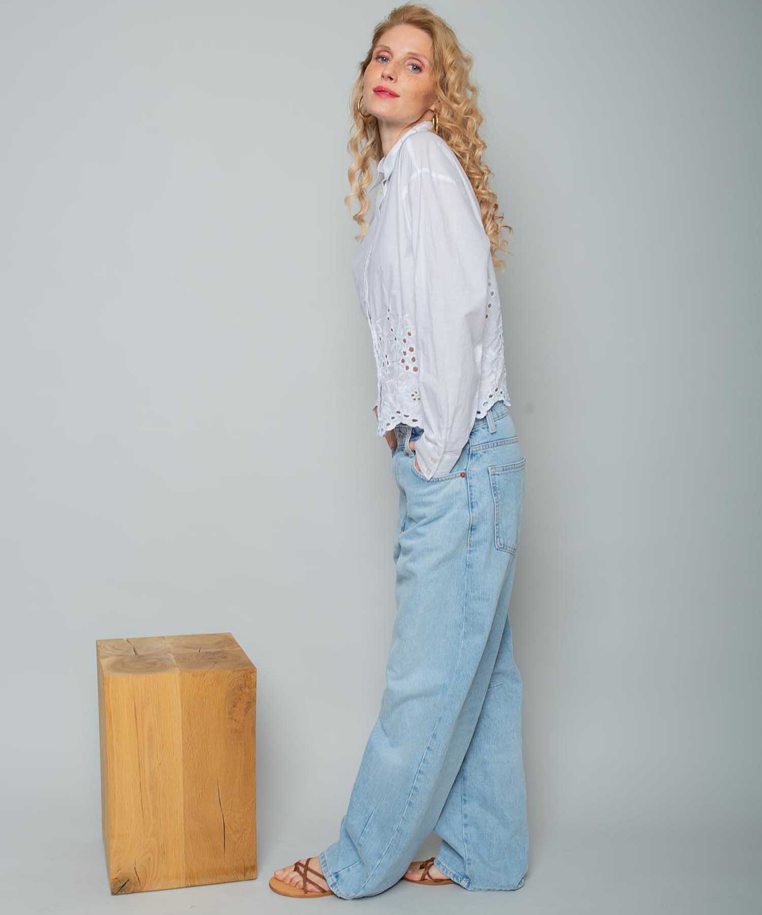 Emily van den Bergh Hemdbluse mit Lochstickerei in weiss