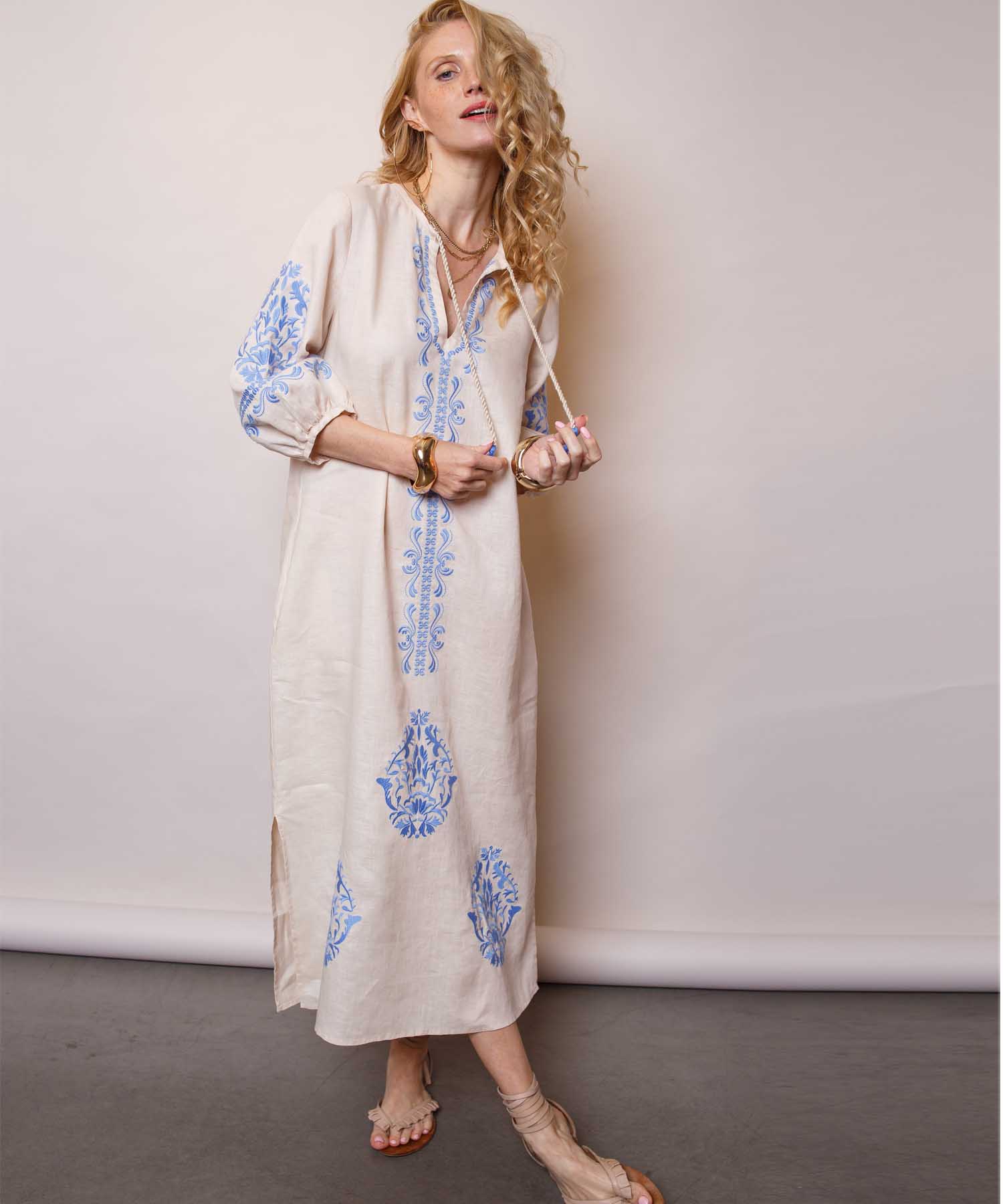 Emily van den Bergh sommerliches Kleid mit Stickerei aus Leinen