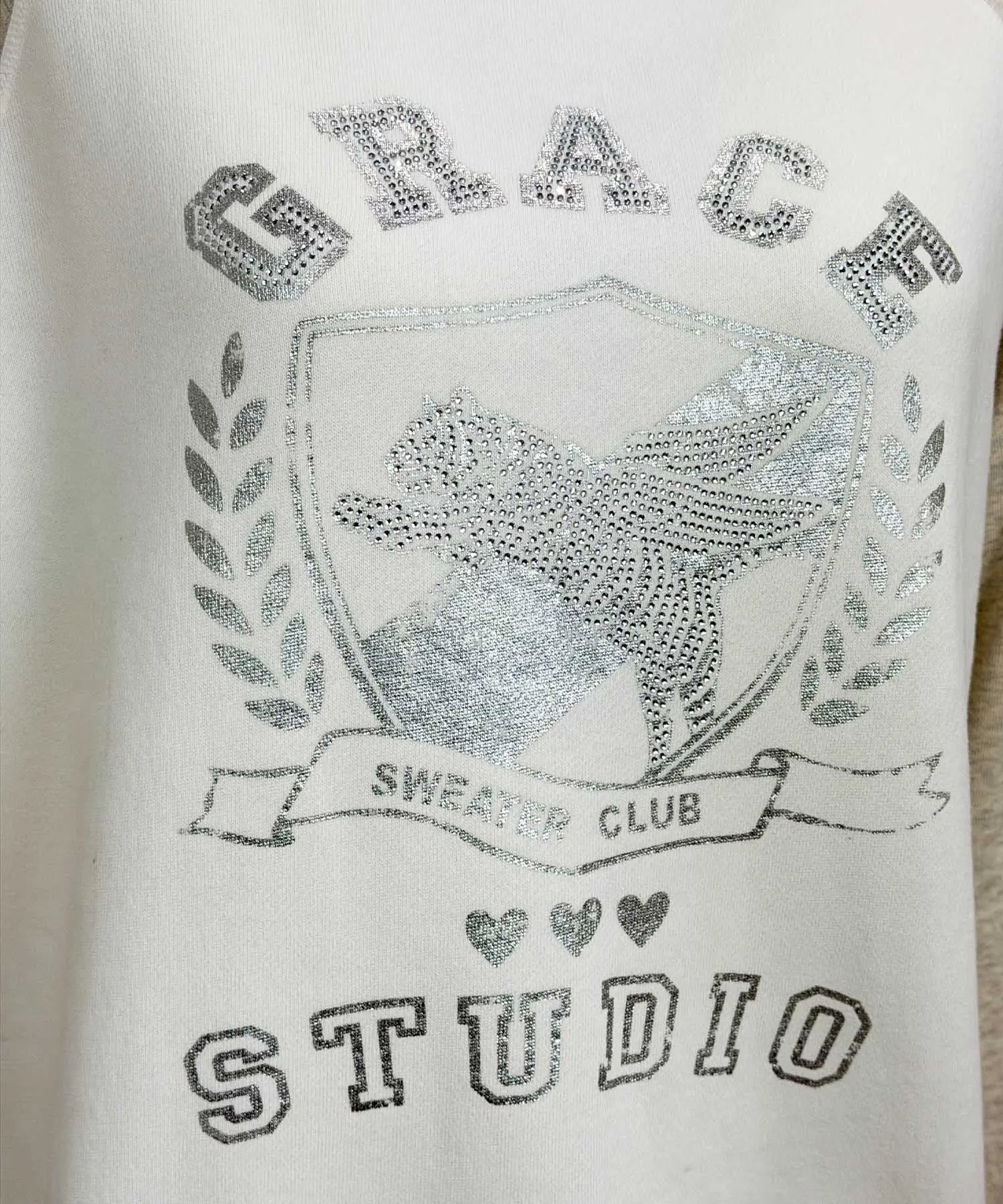 Grace Sweatshirt - "GRACE STUDIO" in offwhite mit Strassdetails