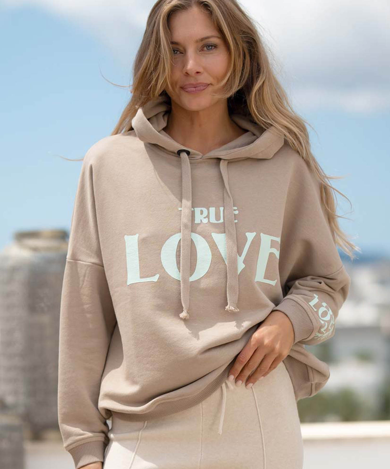 Miss Goodlife Hoodie True Love in sand