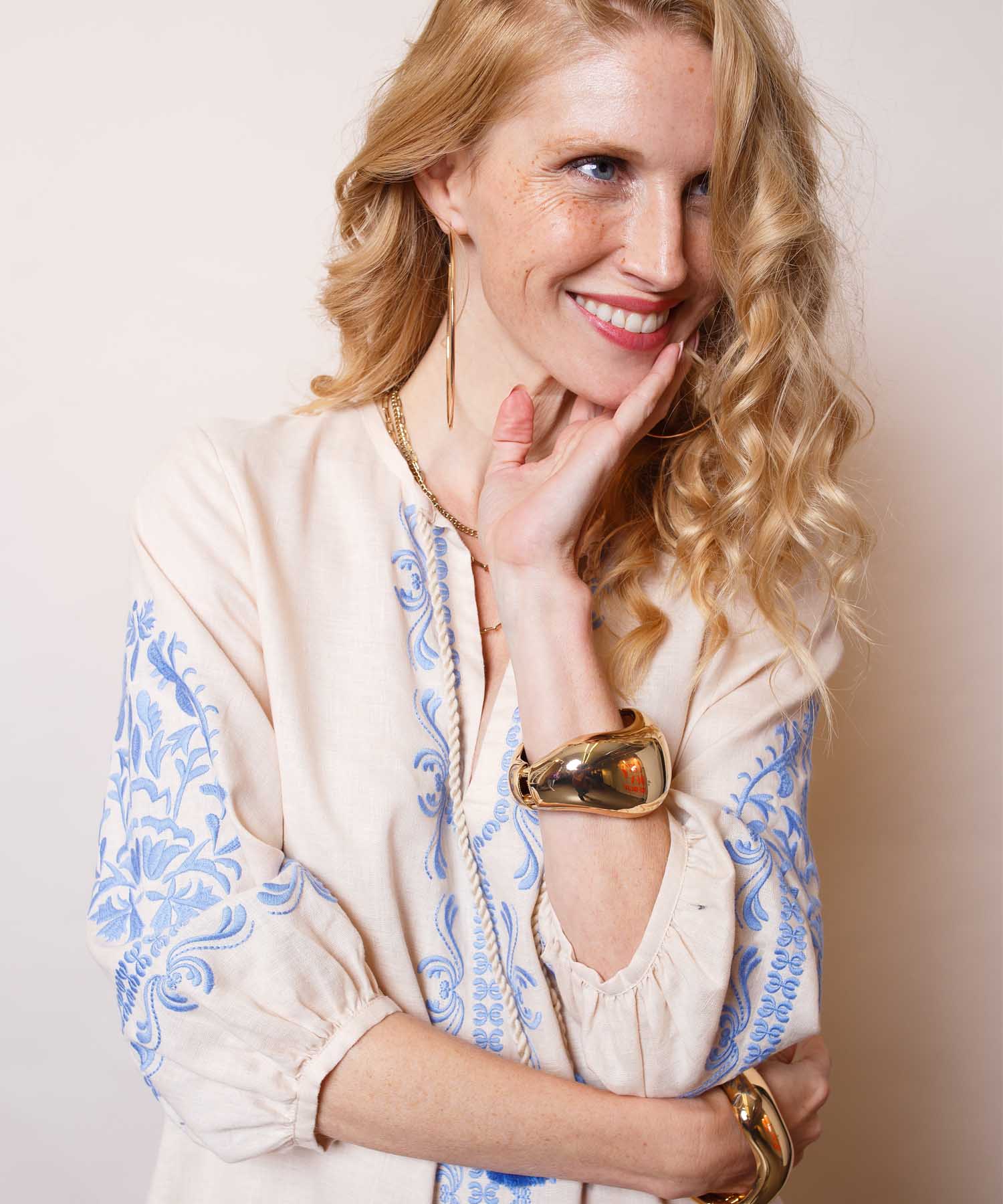 Emily van den Bergh sommerliches Kleid mit Stickerei aus Leinen