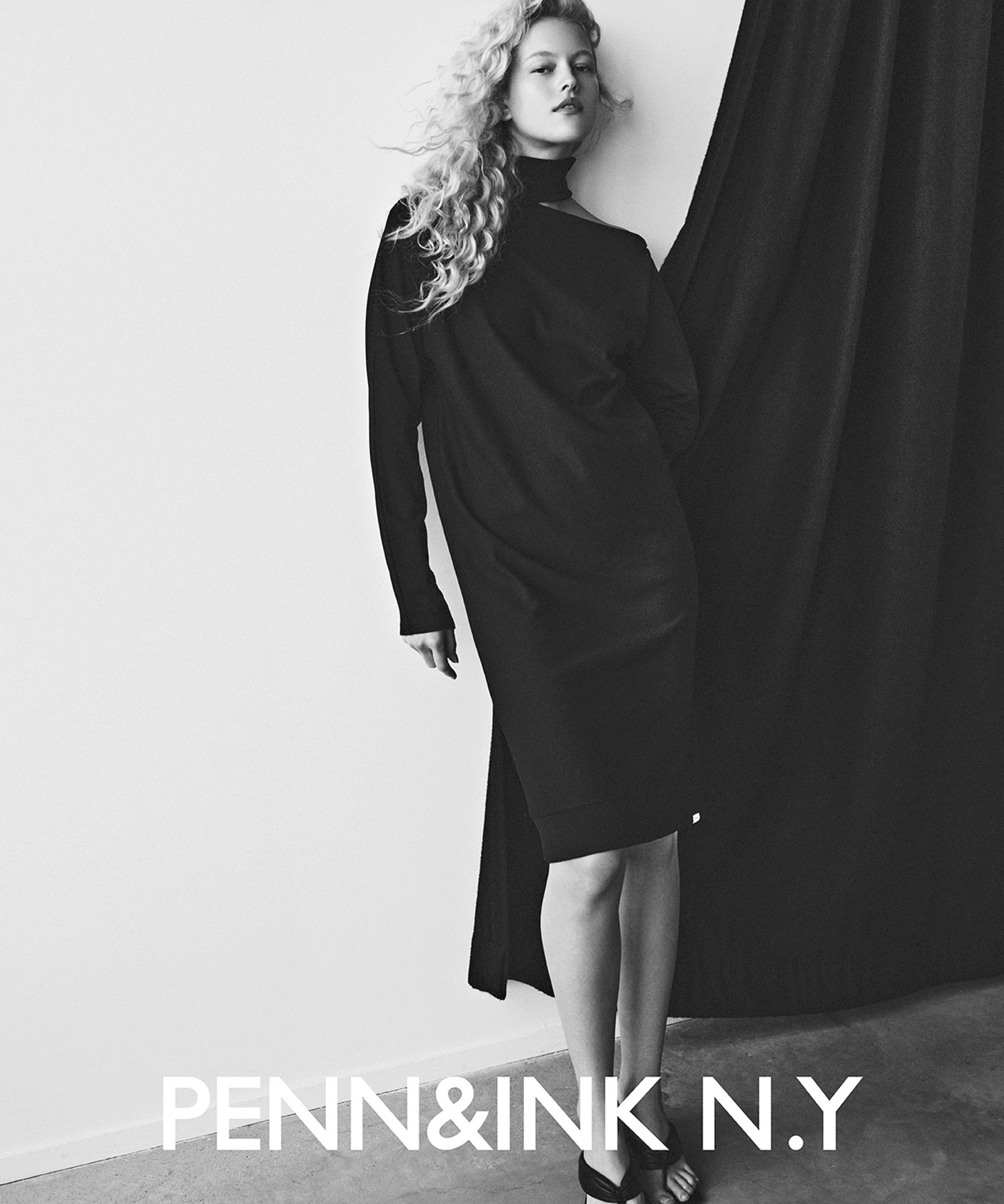 Penn and Ink Kleid in schwarz