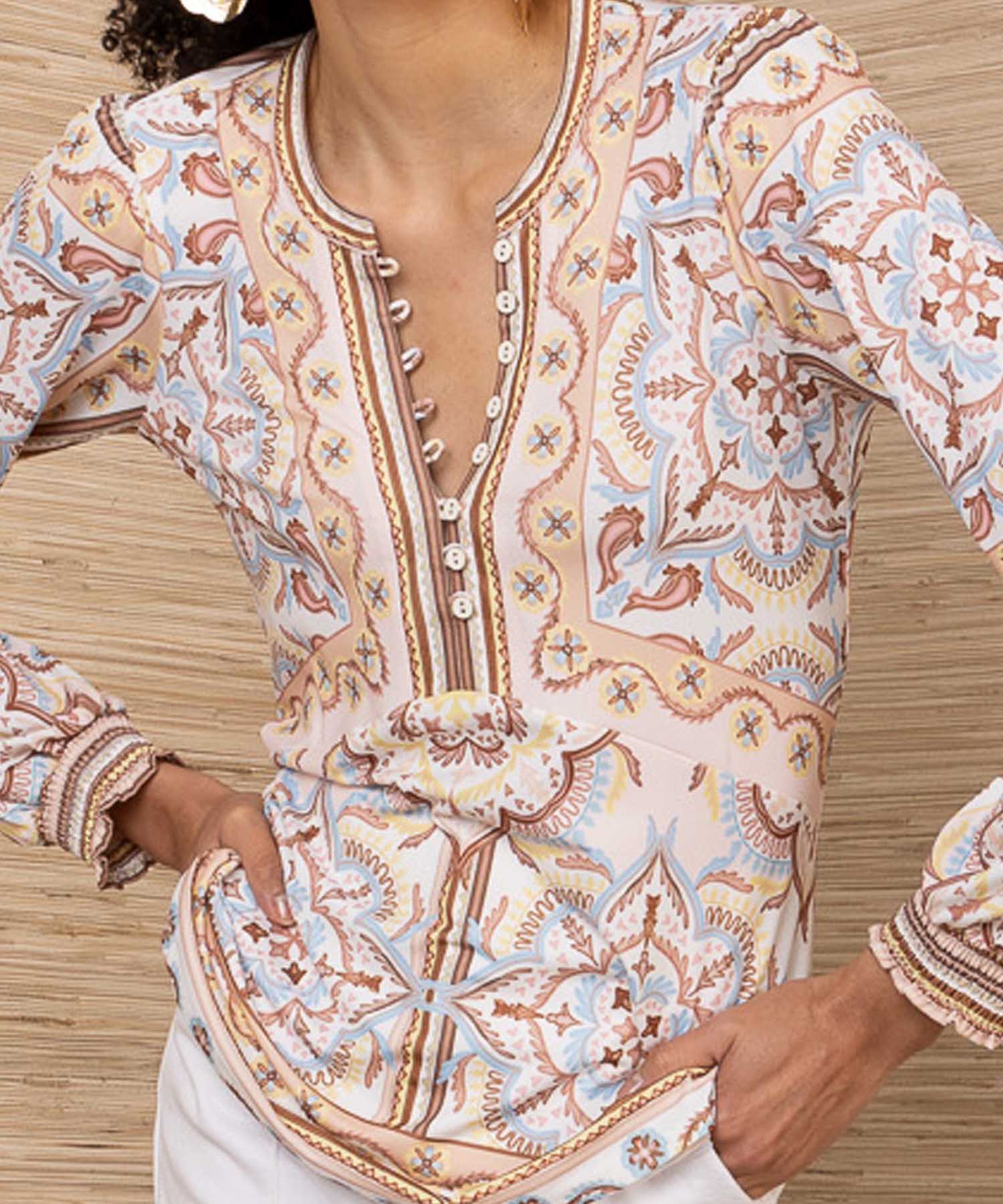 Hale Bob Bluse „Lutz“ – Grafischer Print in Beige- mit Blautönen