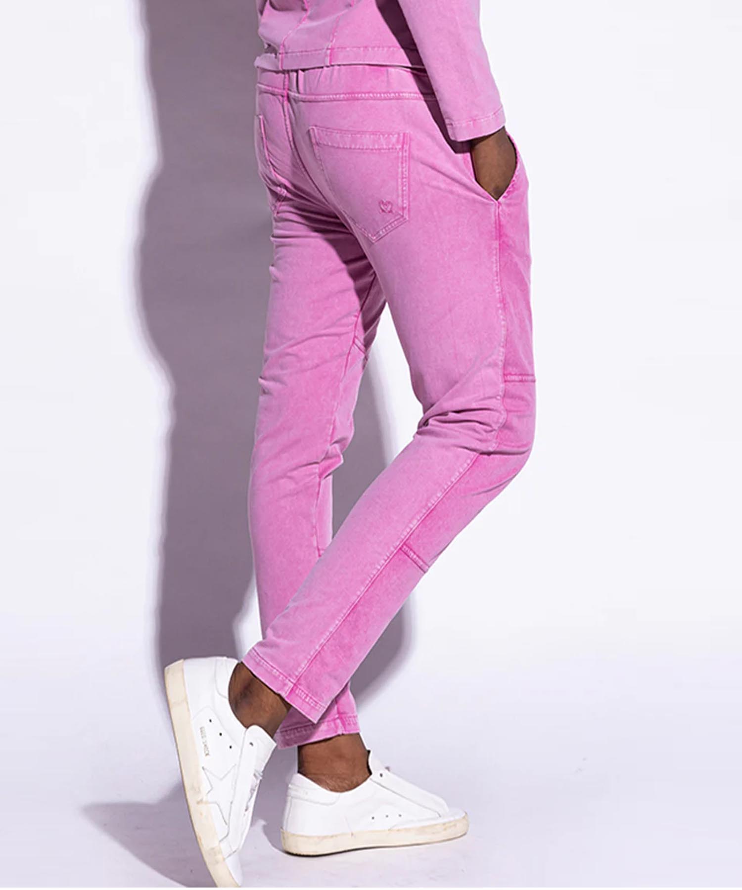 Hose You Two im Materialmix in gewaschener Optik