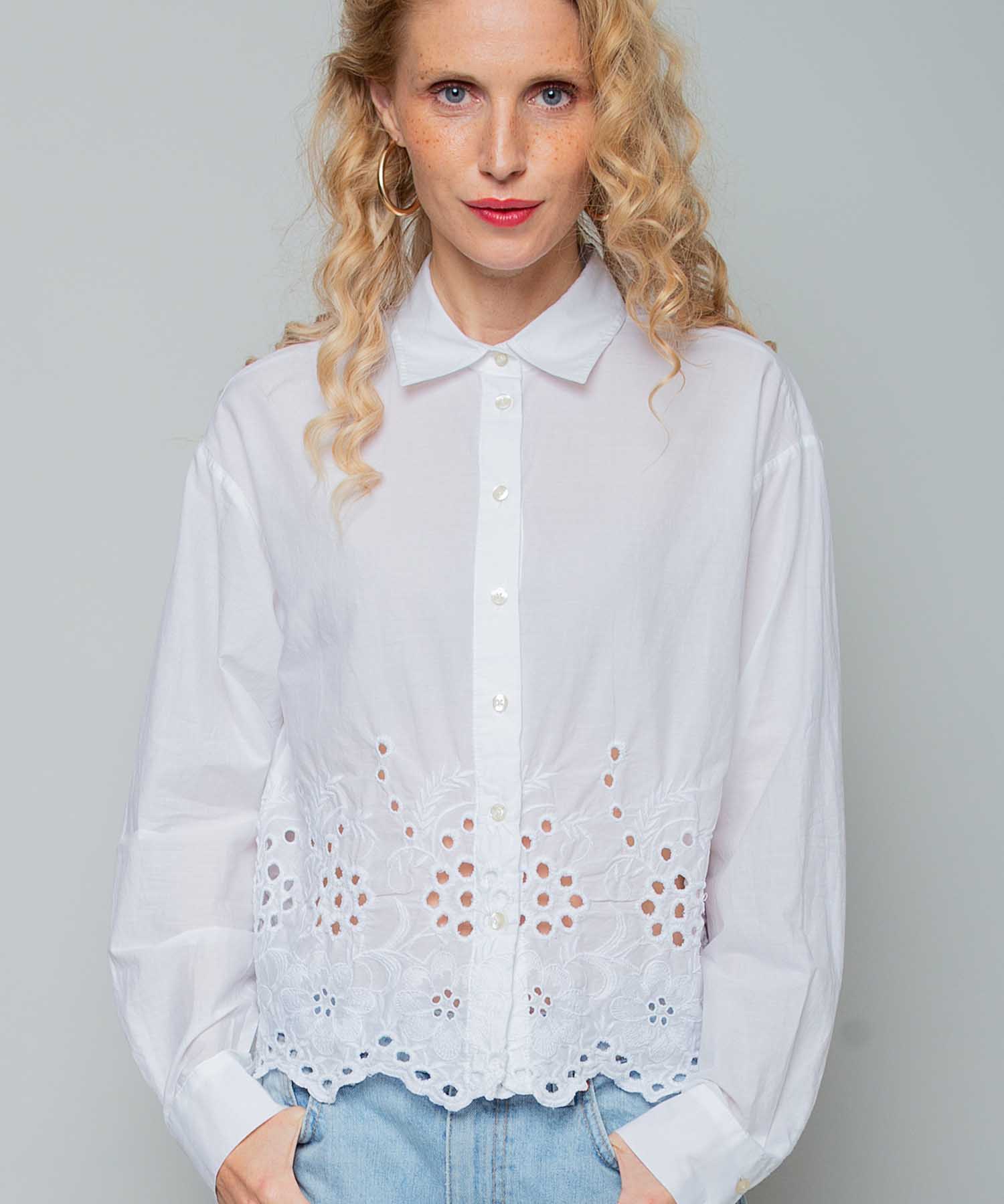 Emily van den Bergh Hemdbluse mit Lochstickerei in weiss