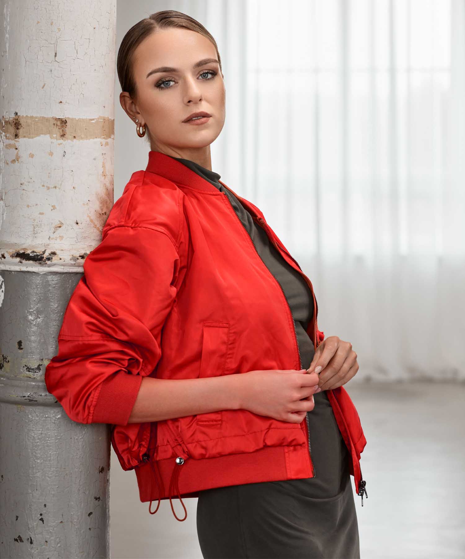 MANISA Blouson Damen Satin rot – Moderner College Style