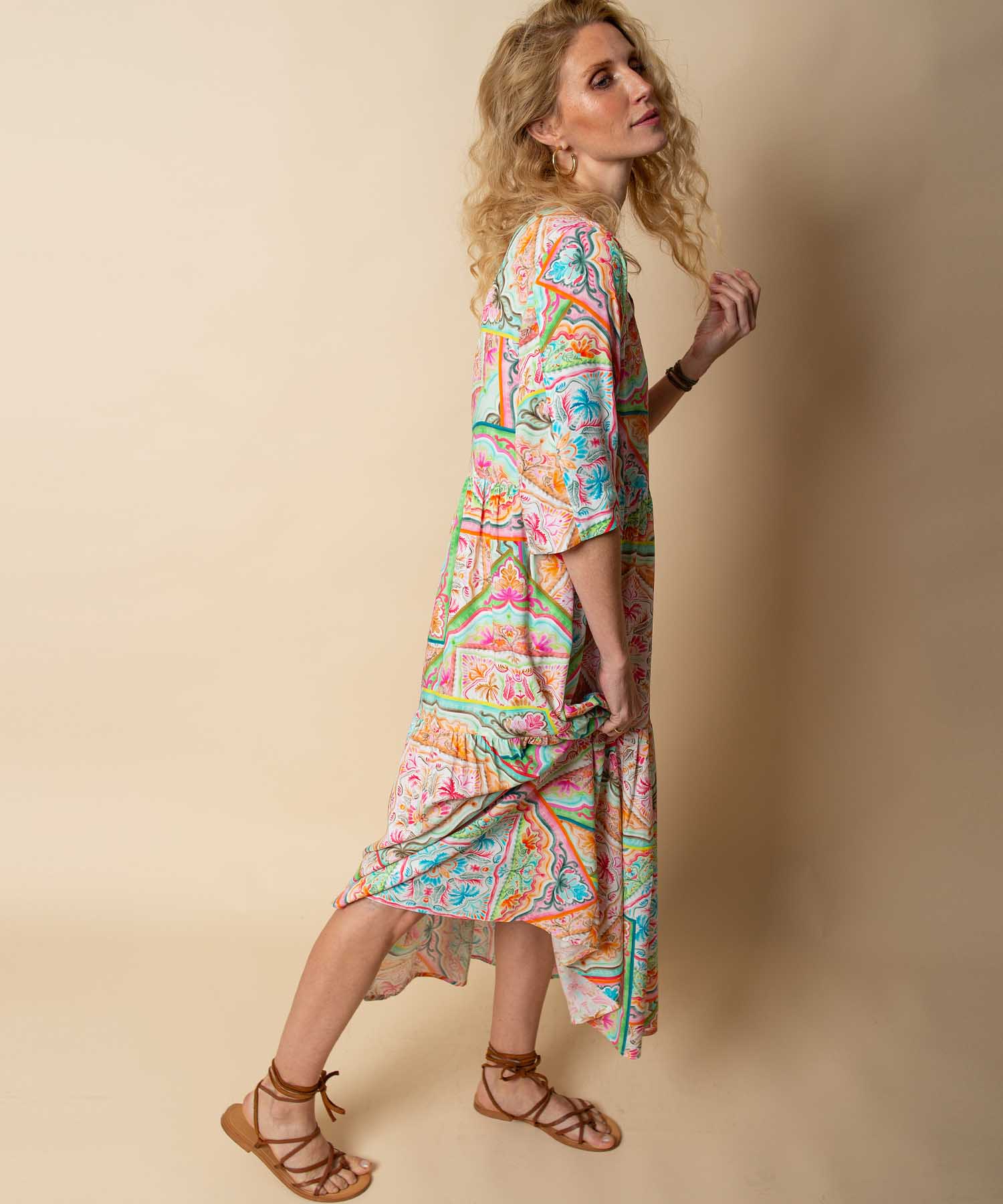 Emily van den Bergh Boho Stufenkleid aus reiner Viskose mit Multicolour Tuch Print | Modehaus Wörmann