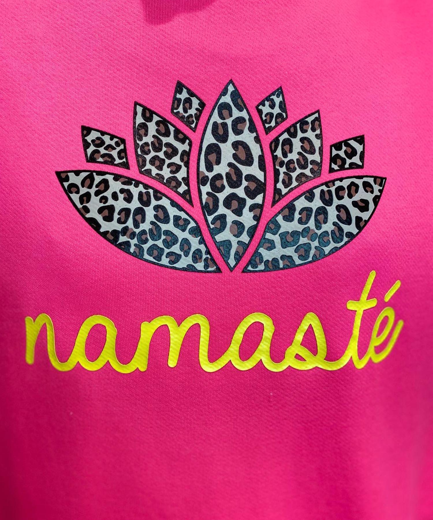 Miss Goodlife Sweat Namasté Leo in pink