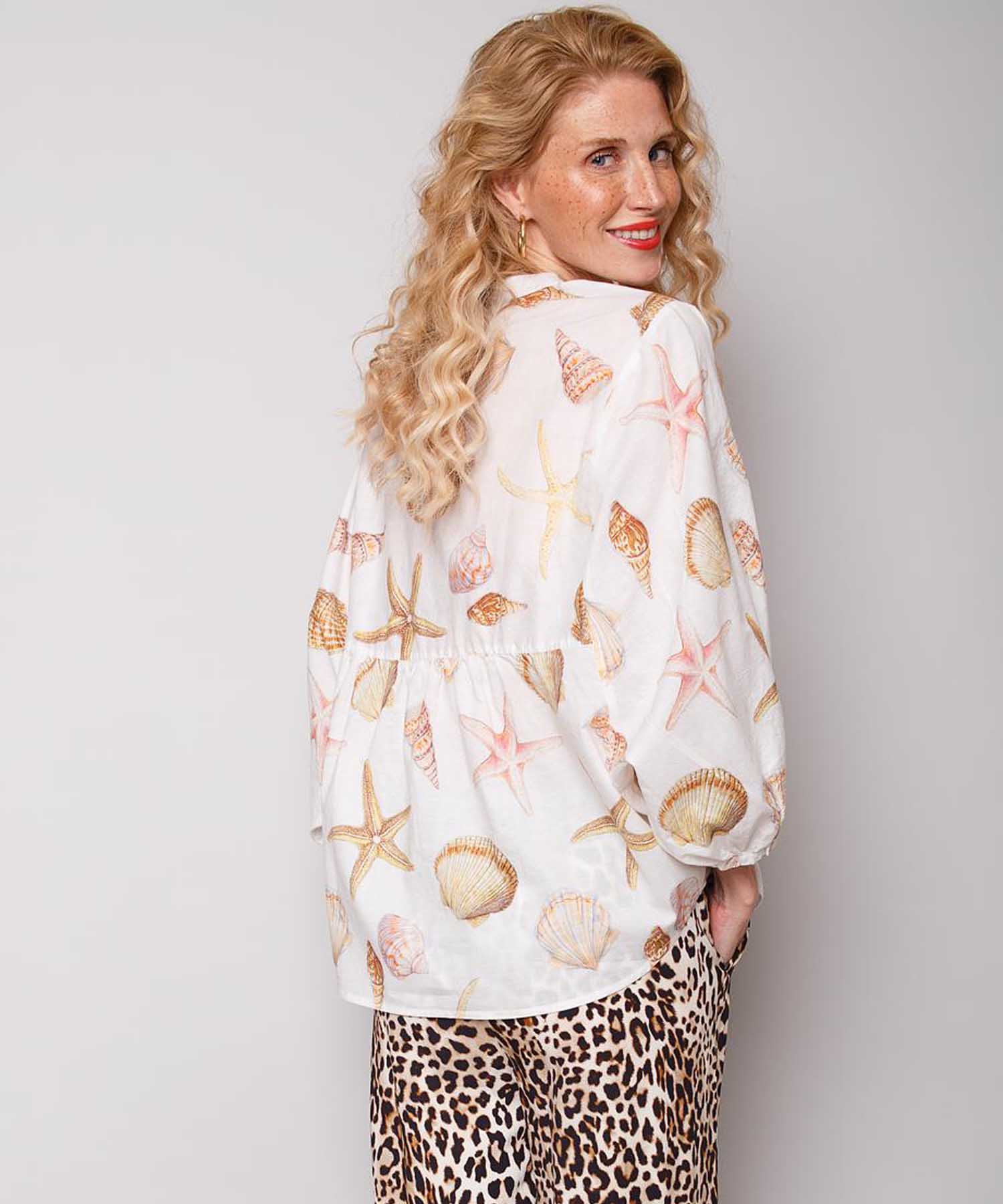Emily van den Bergh Bluse aus reiner Baumwolle mit Seashell-Print | Modehaus Wörmann