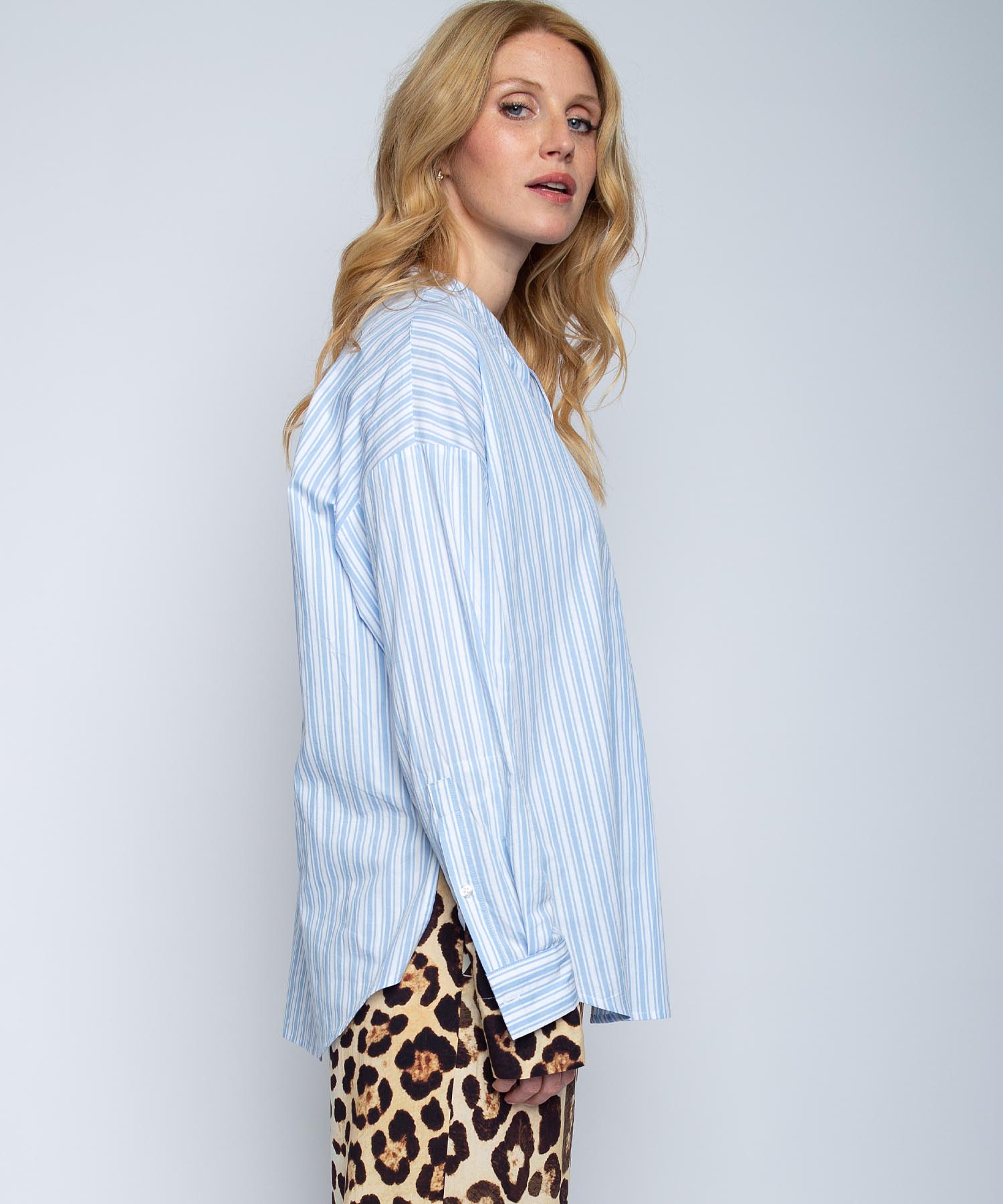Emily van den Bergh Shirt-Bluse mit Leo Ärmelblende