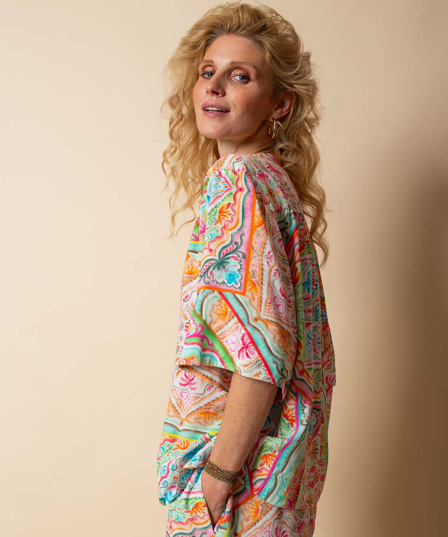 Emily van den Bergh Tunika Bluse aus reiner Viskose mit Multicolour Tuch Print | Modehaus Wörmann