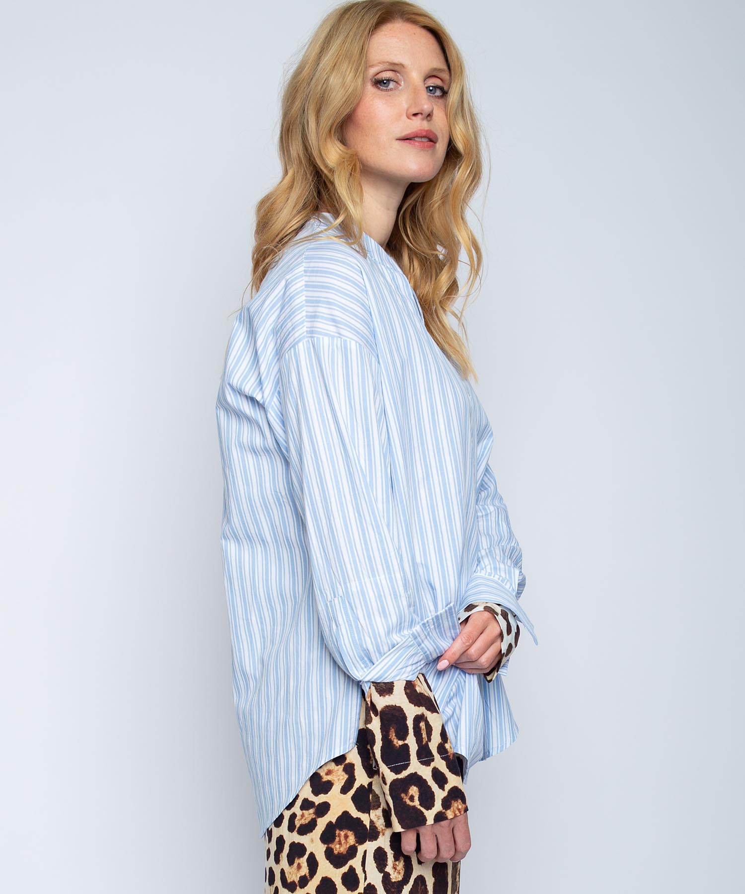 Emily van den Bergh Shirt-Bluse mit Leo Ärmelblende