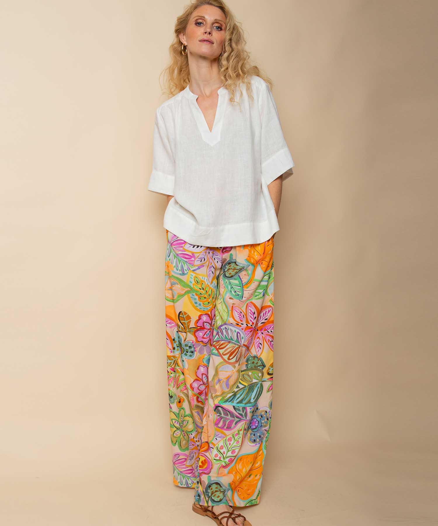 Emily van den Bergh Sommerhose aus reiner Viskose mit Multicolour Flower Print | Modehaus Wörmann