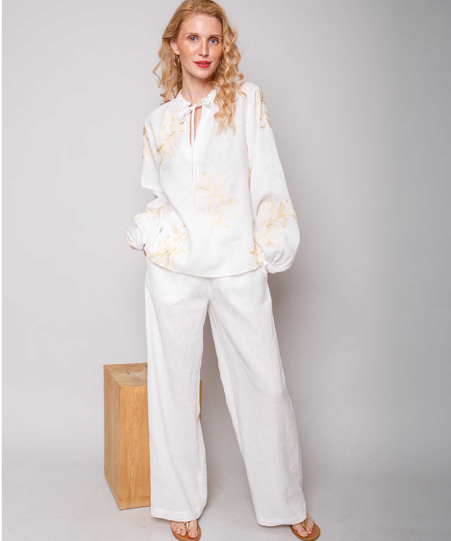 Emily van den Bergh Shirtbluse aus reinem Leinen in Offwhite mit Blätter-Stickerei | Modehaus Wörmann
