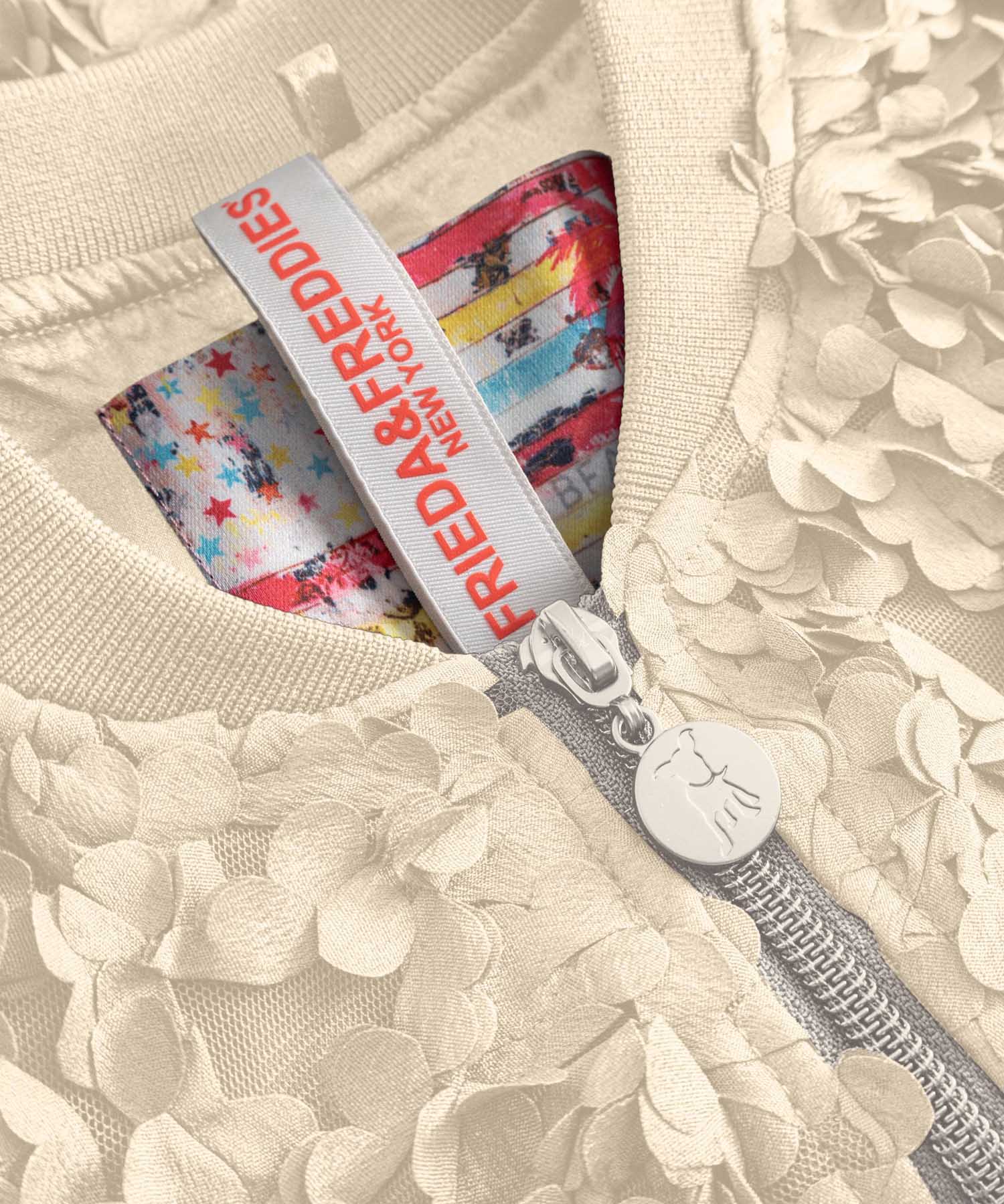 Frieda & Freddies Blouson  – im floralen champagner Look