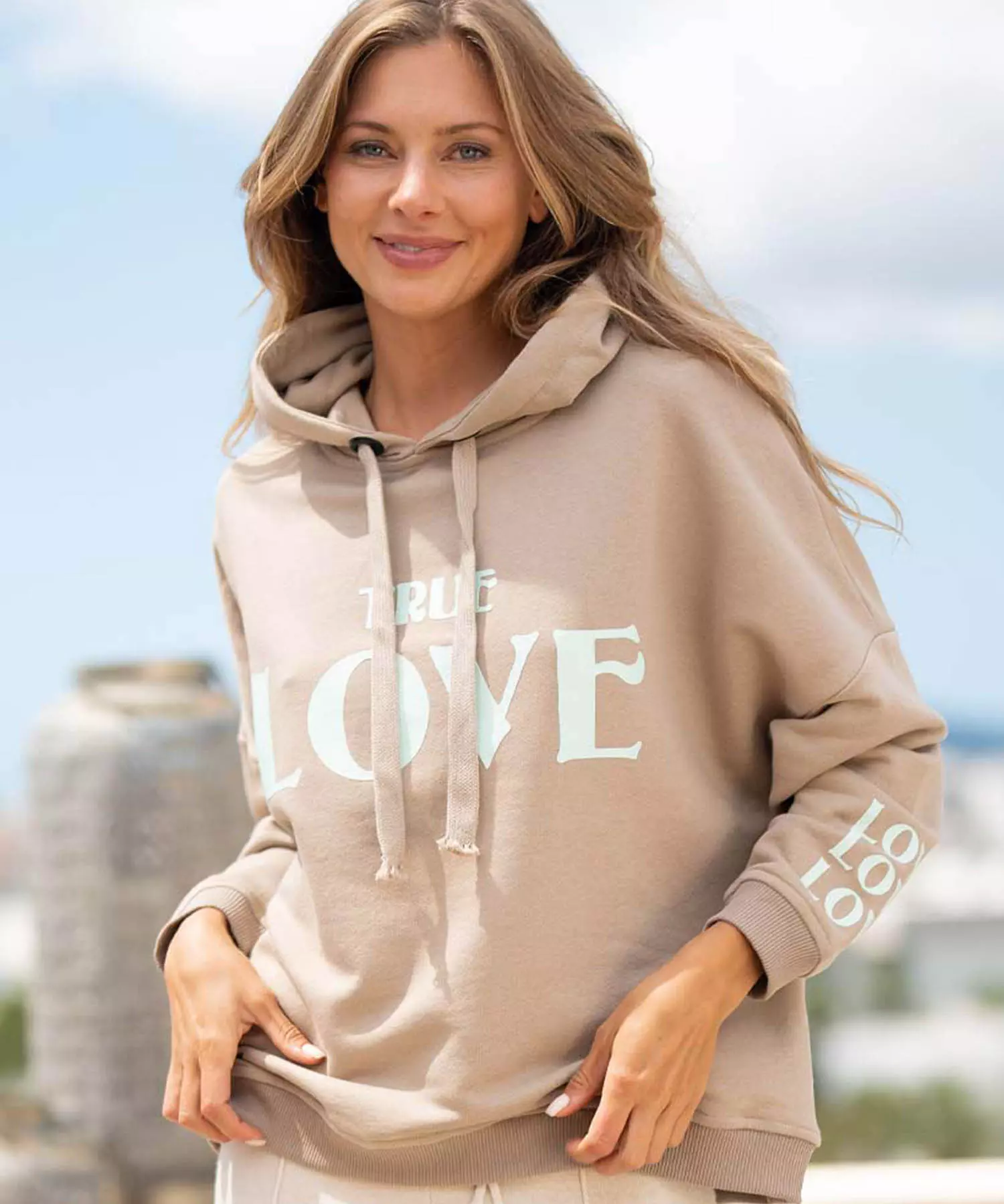 Miss Goodlife Hoodie True Love in sand