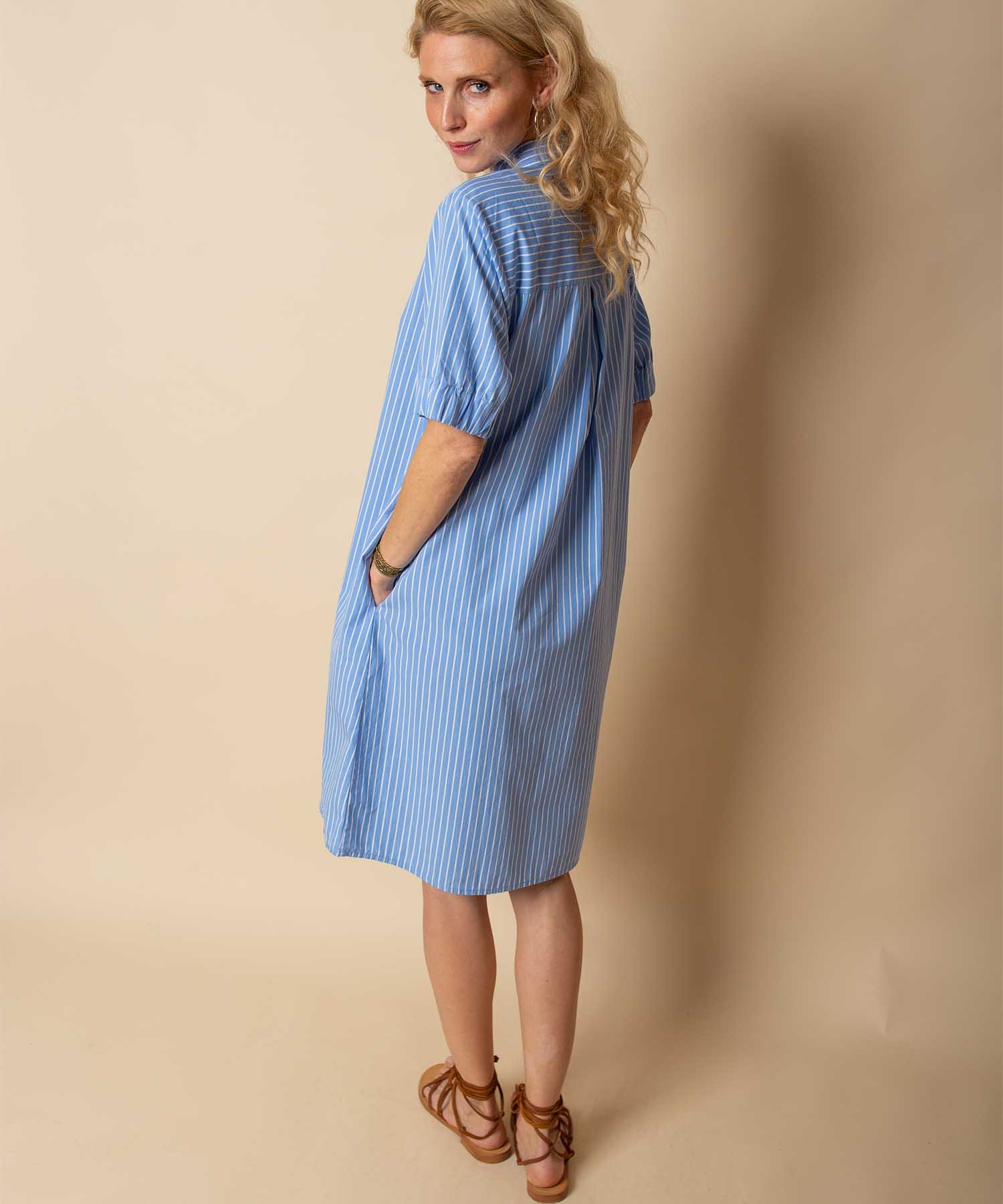 Emily van den Bergh Streifenkleid aus reiner Baumwolle in Blau | Modehaus Wörmann