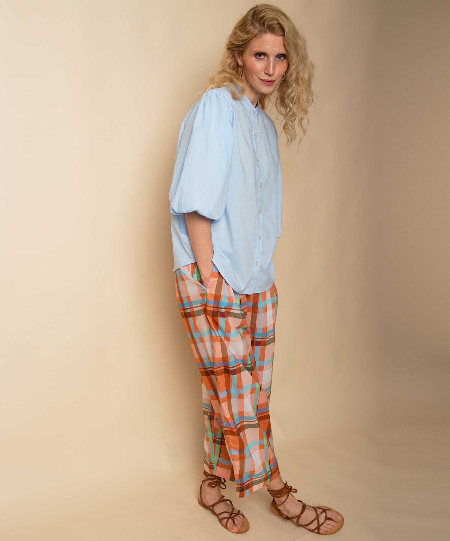 Emily van den Bergh Bluse mit Stehkragen und Ballonärmeln in Hellblau | Modehaus Wörmann