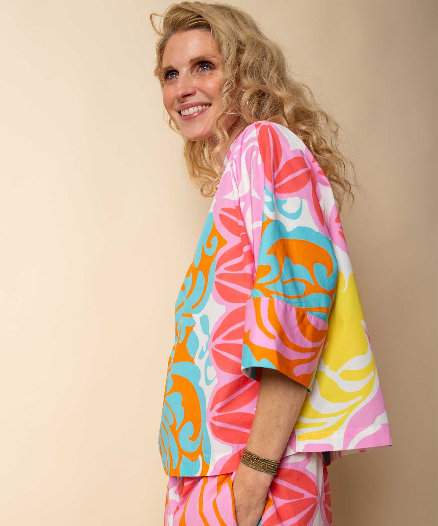 Emily van den Bergh Kurzarmbluse aus reiner Baumwolle im Retro Flower Print | Modehaus Wörmann