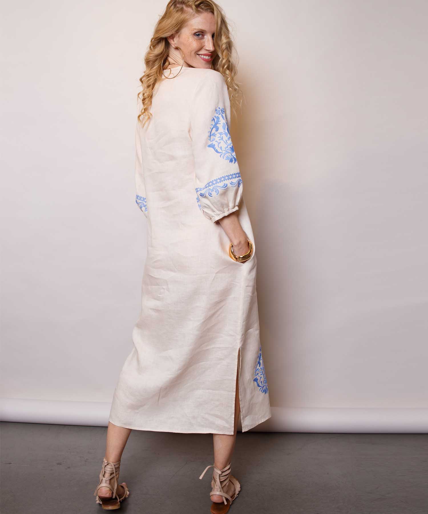 Emily van den Bergh sommerliches Kleid mit Stickerei aus Leinen