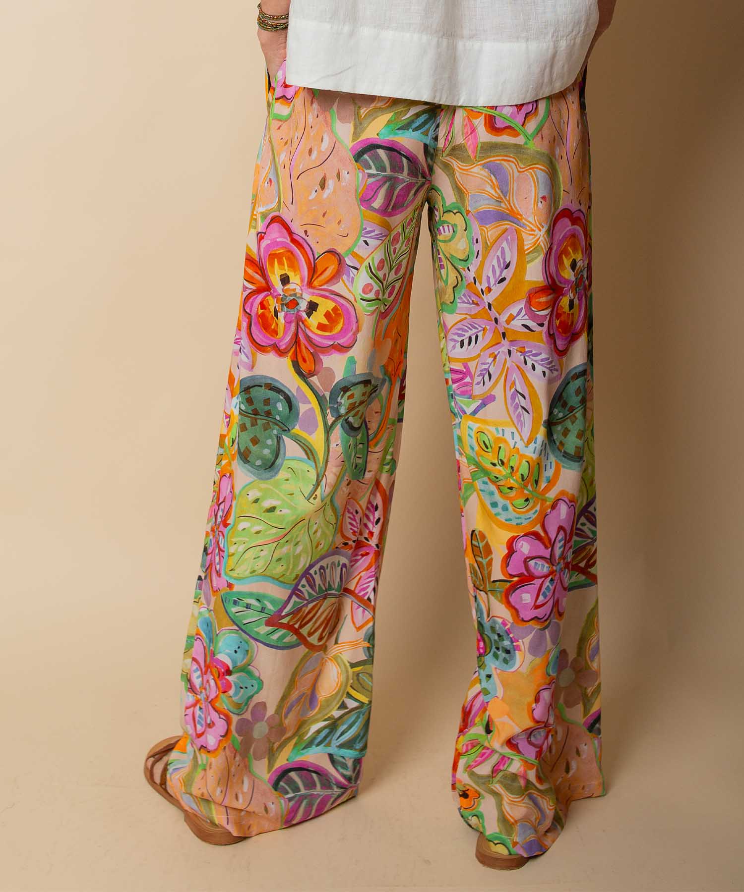 Emily van den Bergh Sommerhose aus reiner Viskose mit Multicolour Flower Print | Modehaus Wörmann