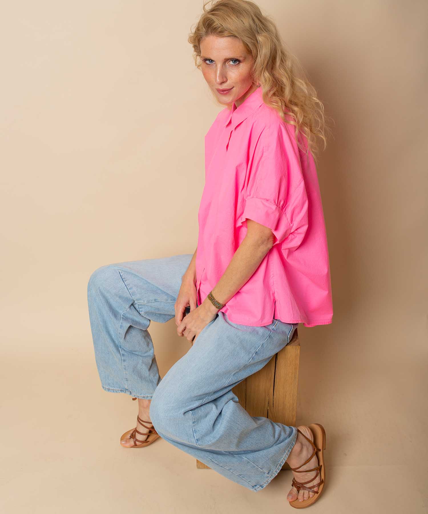 Emily van den Bergh Oversize Bluse aus reiner Baumwolle in Neon Pink | Modehaus Wörmann