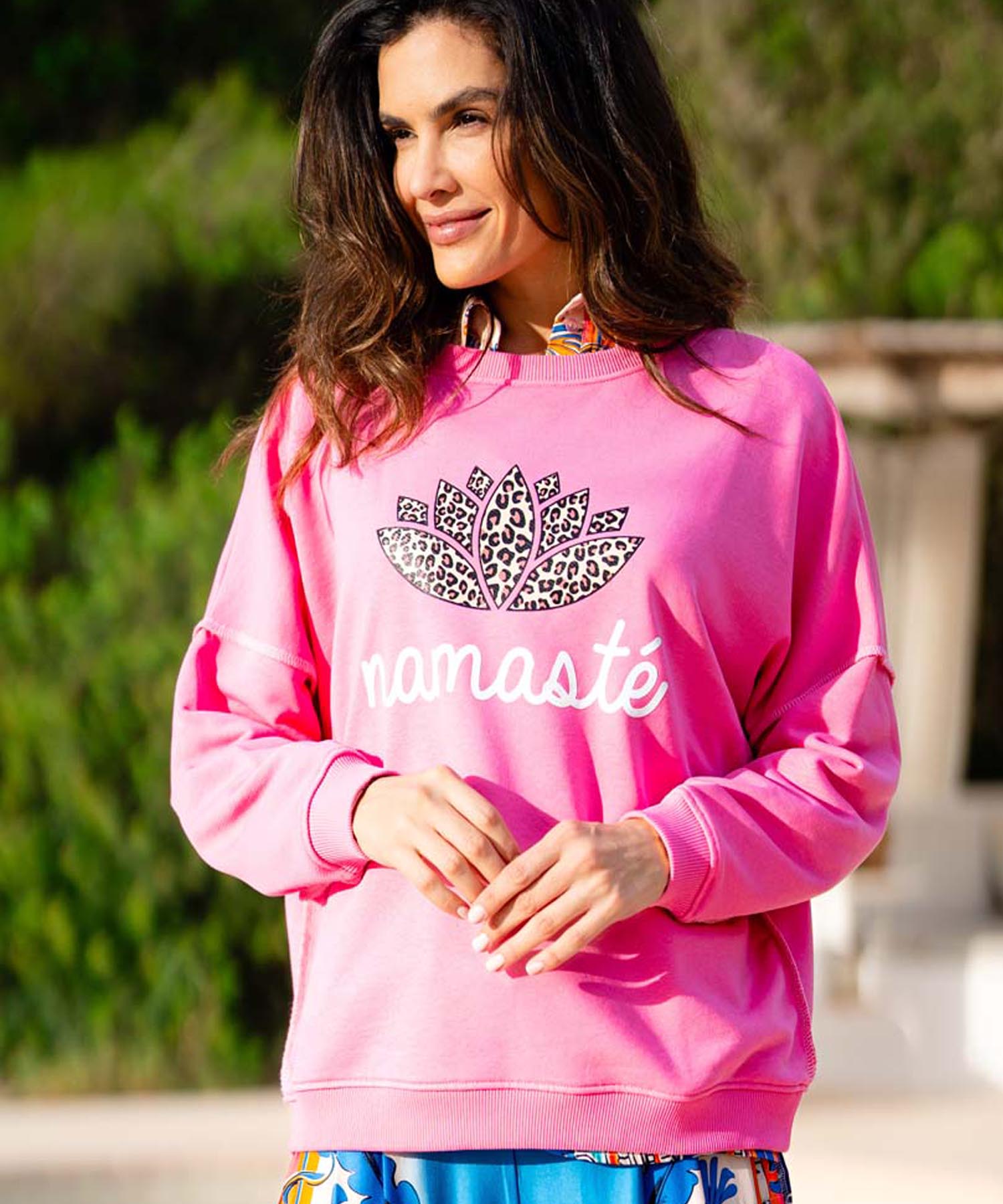 Miss Goodlife Sweat Namasté Leo in flash rosé