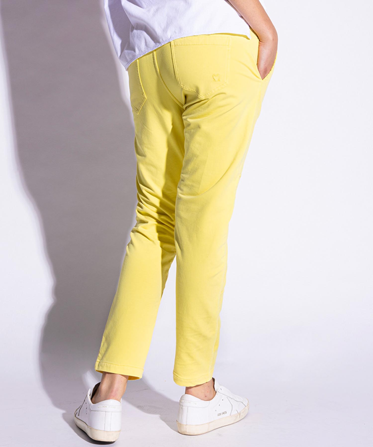 Hose You Two im Materialmix in gewaschener Optik