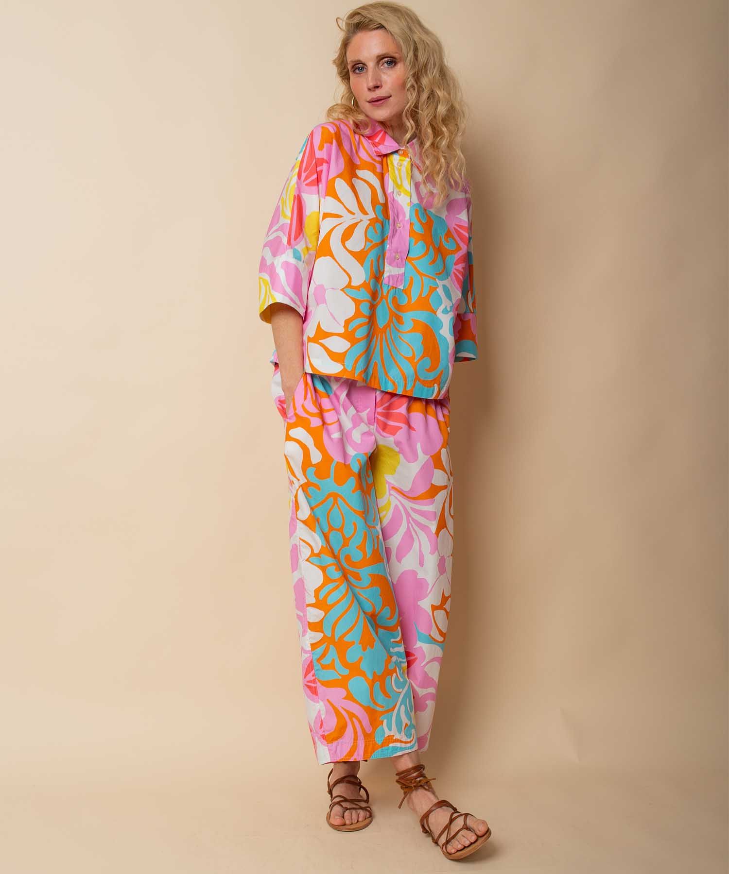 Emily van den Bergh Kurzarmbluse aus reiner Baumwolle im Retro Flower Print | Modehaus Wörmann